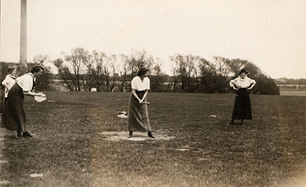 women's softball circa 1915